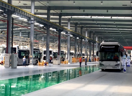 Línea de montaje de autobuses de pila de hidrógeno en la factoría de Feichi