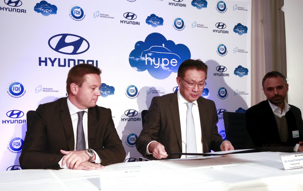 Firma del acuerdo para la entrega de 60 Hyundai ix35 Fuel Cell