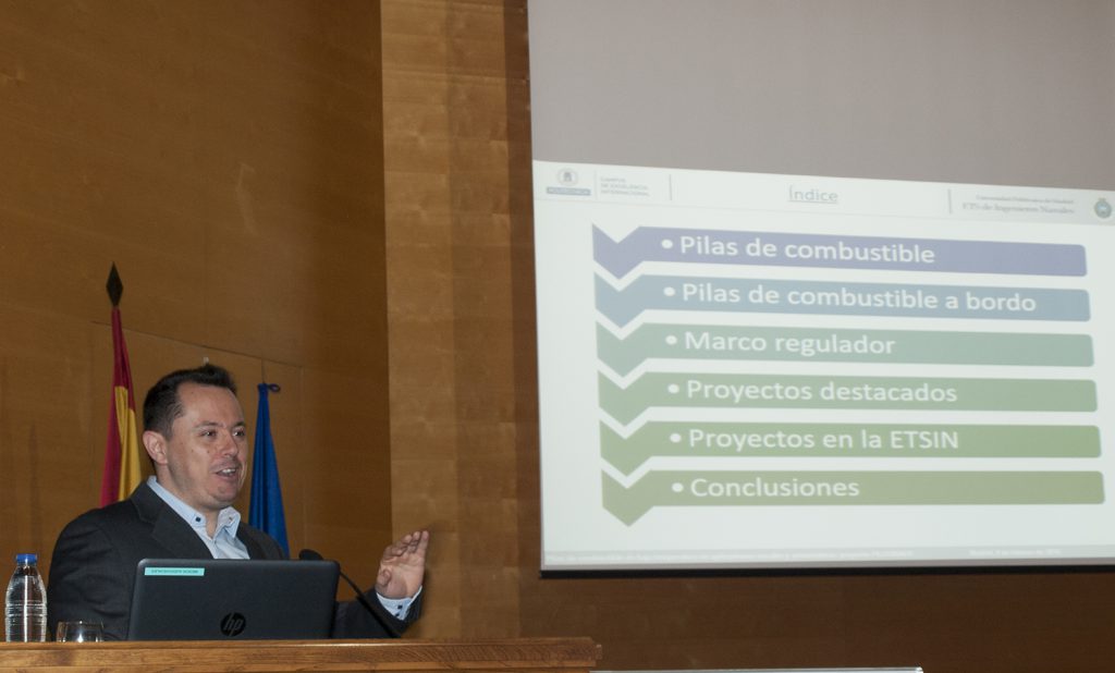 Antonio Villalba Herreros dando su charla en el 2º Seminario PILCONAER